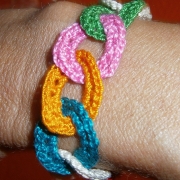 bracciale arcobaleno indossato