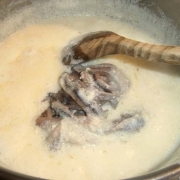 Aggiungere le acciughe all'aglio cotto