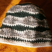 Cappello verde e grigio