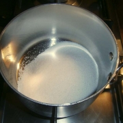 Lo zucchero nel pentolino