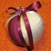 Pallina fucsia e satinato