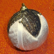 Pallina in velluto nero e oro