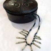Collier avec sa boite en cuir