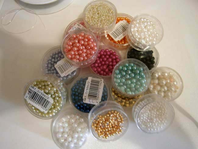 Perline di vari colori e dimensioni